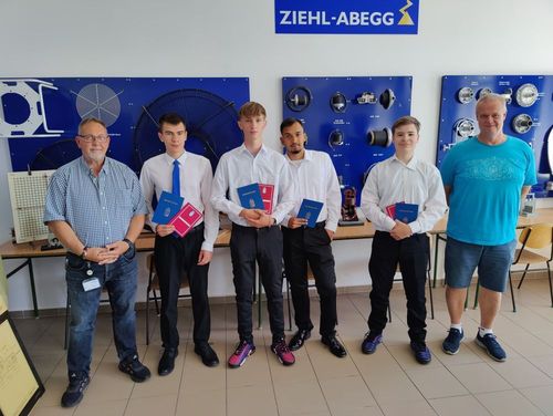Gépi és CNC forgácsoló vizsga a Hikmanban