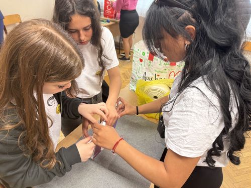 Kereskedelmi vetélkedőn jártak a Hikmanosok