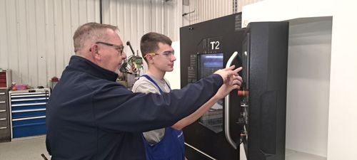 A legjobbak között a Hikman iskola gépész tanulója